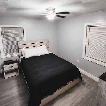 Cozy 3 Bedroom House Near Airport/Raymond Stadium/Downtown. Τάμπα Εξωτερικό φωτογραφία