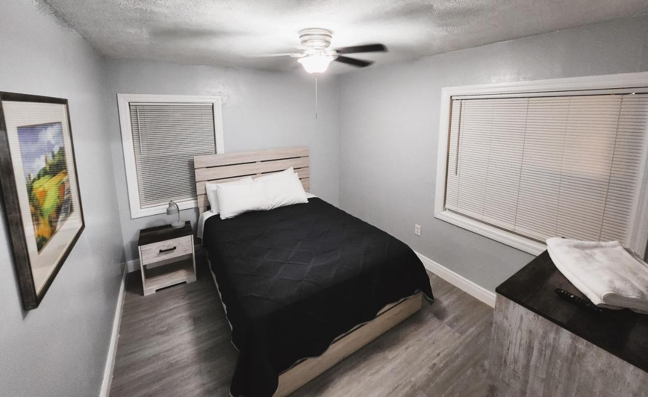 Cozy 3 Bedroom House Near Airport/Raymond Stadium/Downtown. Τάμπα Εξωτερικό φωτογραφία